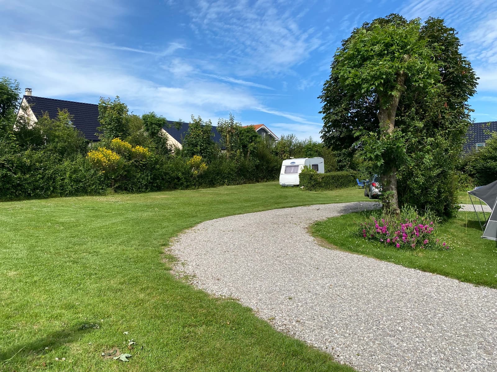 Panoramisch uitzicht op de camping